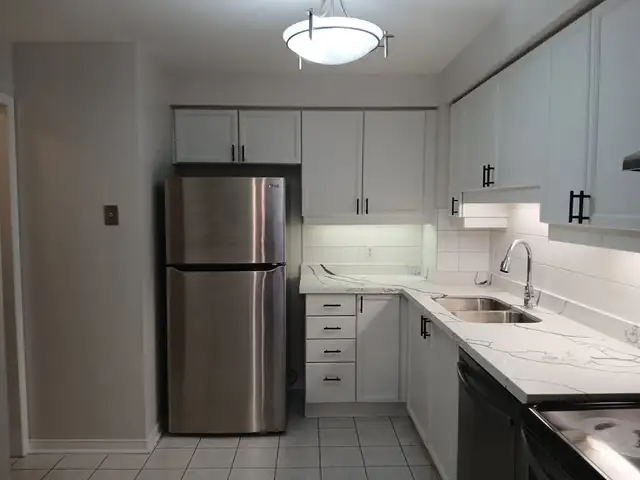 3 Bed, 2.5 Bath Townhouse | Finished Basement | Central Erin Mil in Long Term Rentals in Mississauga / Peel Region - Image 6