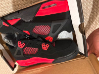 Air Jordan 4 red thunder Size 9.5