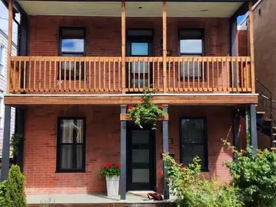 Grand 5 et demi avec 3 chambres fermés à louer [ Proche du centre-ville de shawinigan] Animaux accep...