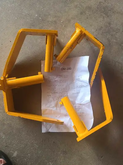 These Tie Downs are perfect for securing your camper to your truck bed! They are in used condition b...
