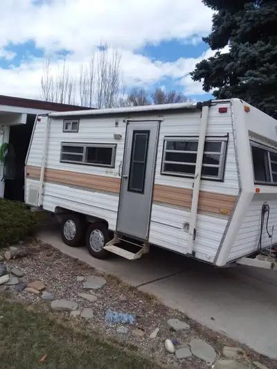 18ft scamper trailer No water leaks, furnace works good Pulls good, half ton towable 2 beds 1 into c...