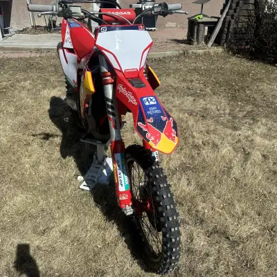 Clean, well-maintained bike in excellent condition. No issues, ready to ride, and Priced to Sell! De...