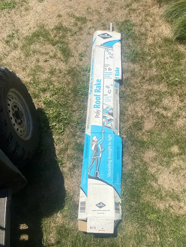 Snow Shovels,,New Roof Shovel,Garage Squeegee in Hand Tools in Norfolk County - Image 3