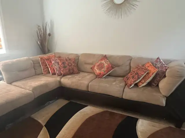L shaped Sectional couch in Couches & Futons in London - Image 4