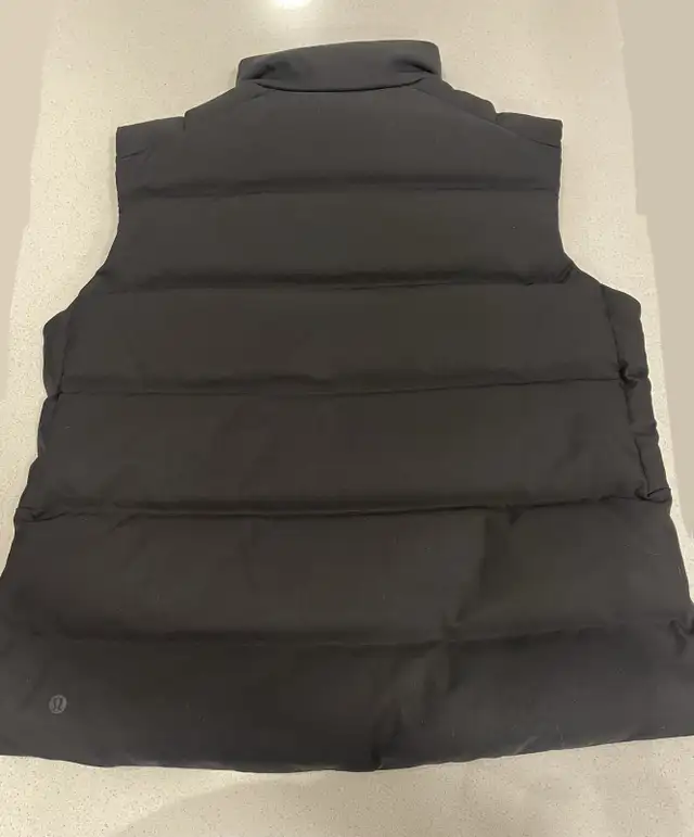 lulu lemon vest in Men's in Oakville / Halton Region - Image 3