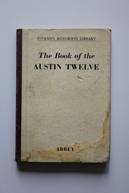 The book of the AUSTIN Twelve 1949 Manual - Abbey dans Autres pièces et accessoires  à Longueuil/Rive Sud