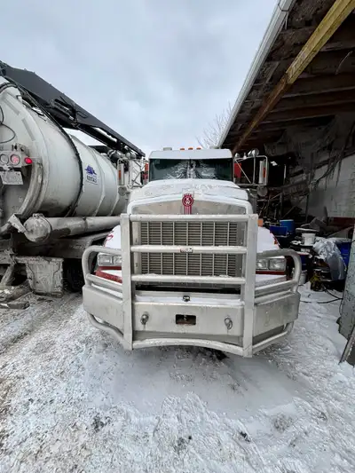 Looking to sell a 2007 Kenworth T800 hydrovac truck. Vac truck was a tornado F4 The good: Cat C15 tw...