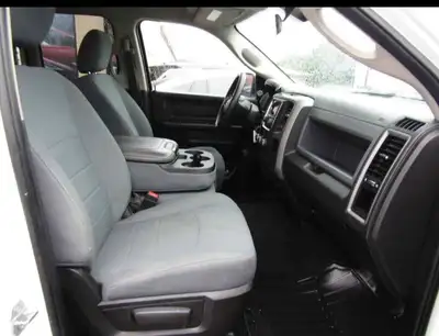 RAM ST 4X4 V8, 5.7 Hem quad cab 230,000 Km white on grey interior air conditioning tilt, power windo...