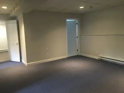 2 Bedroom Basement Apartment in Quiet Neighbourhood - Sept 1