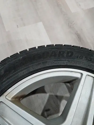 Yokohama ice guard 225/50 R17 Almost brand new winter tires. Lots of thread remaining. Comes with or...
