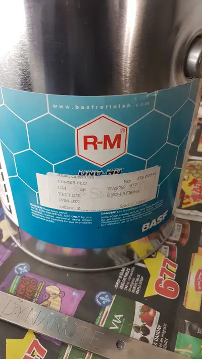 peinture uréthane jaune corvette marque RM uno hd code 35 wa-8769 modèles 86 à 92 jamais employé rai...