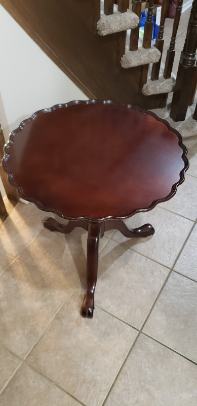 NIAGARA solid Mahogany round table in Other Tables in Ottawa - Image 4