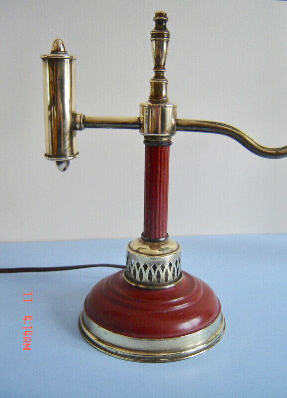 Beautiful Vintage Brass Toleware Desk/Table Lamp in Indoor Lighting & Fans in City of Toronto - Image 4