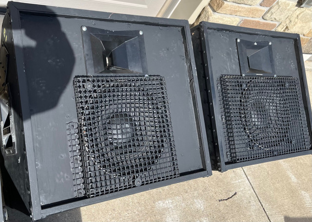 4 Empty 12” monitors in good condition $10 each in Speakers in London - Image 4