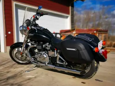 2010 Triumph America – Only 24,000 KM – Excellent Condition Beautiful 2010 Triumph America cruiser w...