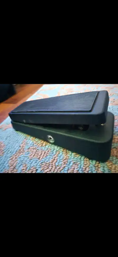 Jim Dunlop Cry Baby Original Mint condition. Used 3 times. Kept in a storage bag/box for years. Come...