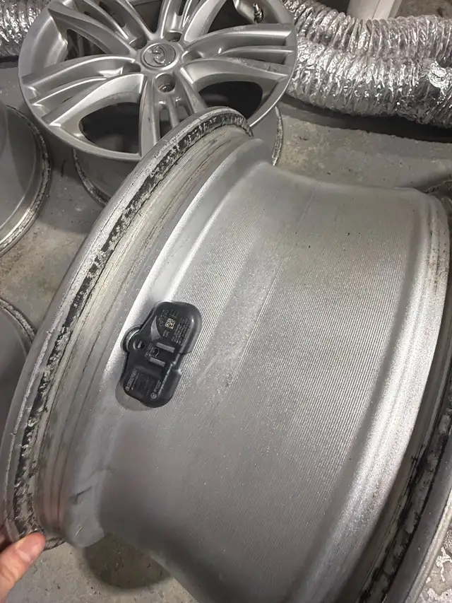 5x114.3 wheels 17” with tpms in Tires & Rims in Mississauga / Peel Region - Image 4