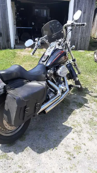 This 2004 Harley-Davidson Softail Standard features a powerful V-twin engine, comfortable seating, a...