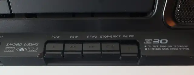 Sanyo MCD-Z30 Portable Stereo Boombox CD Cassette in Stereo Systems & Home Theatre in Mississauga / Peel Region - Image 5