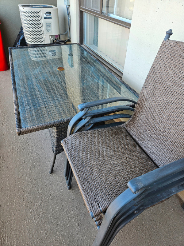 Outdoor Table and 4 Chairs in Other Tables in Kitchener / Waterloo