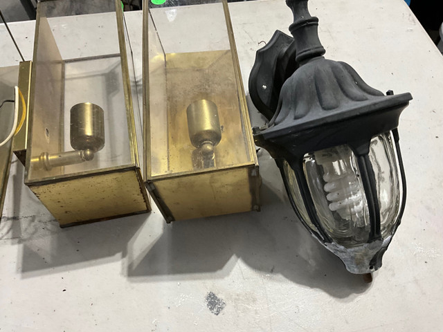 Outside lights fixtures $ 3.00 each in Outdoor Lighting in Bedford - Image 3
