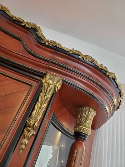 Grande belle commode.  $6700, View more