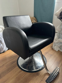 Chaise de coiffure et bureau 