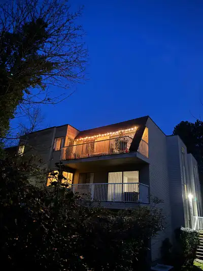 Two bedroom apartment. Top floor corner. Quiet area. Shared bathroom. I have lived here for 5 years....