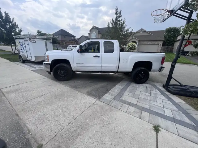 2011 Chevy Silverado 2500 hd WORK TRUCK  in Cars & Trucks in Barrie - Image 5