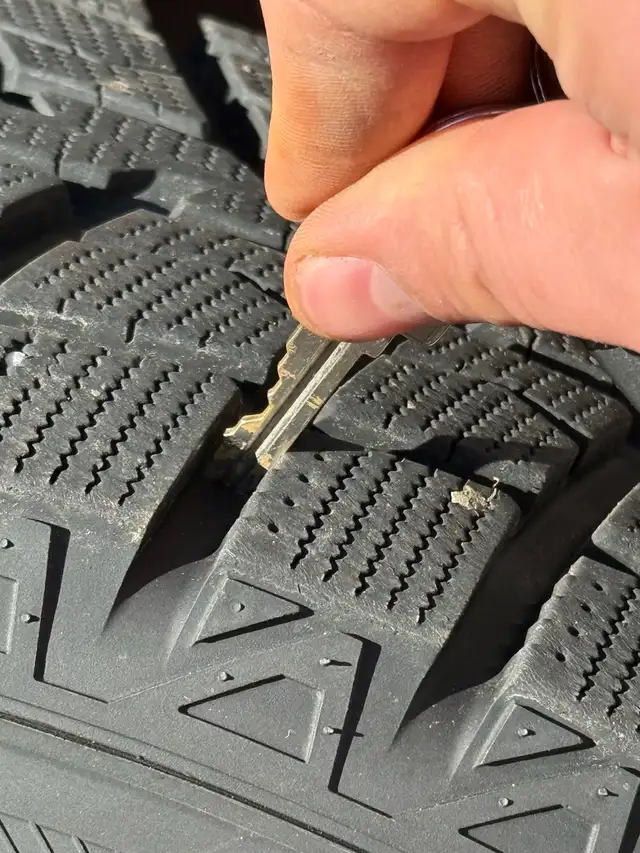 Winter tires on steel rims 235 65r18 in Other Parts & Accessories in Markham / York Region - Image 6