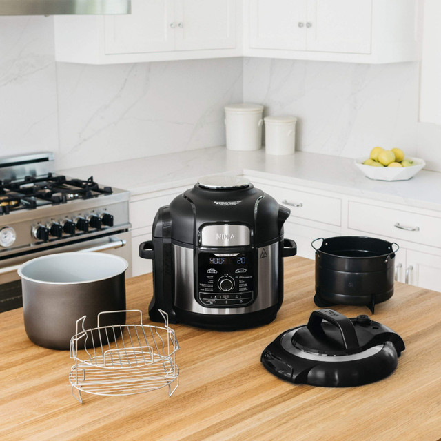 Ninja Foodi Deluxe 7.57L in Microwaves & Cookers in Edmonton - Image 2
