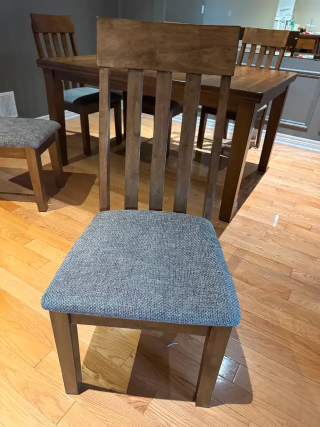 Dining Table Set and Sideboard 'Hallenden' by Ashley62863274754433124