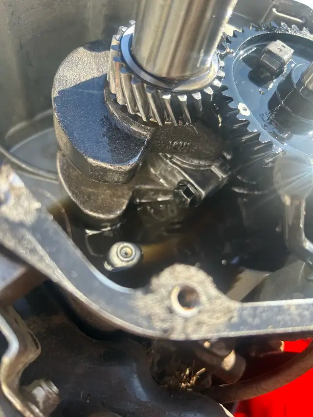Lawnmower and snowblower and trimmer repair and service  in Lawnmowers & Leaf Blowers in Oakville / Halton Region - Image 4