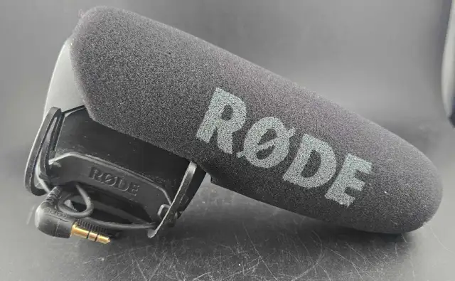 RODE VIDEOMICPRO W/SHOCKMOUNT in Cameras & Camcorders in City of Toronto - Image 2