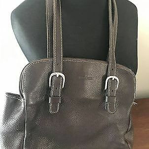Roots Genuine Leather Chocolate Brown Hand Bag Like New in Women's - Bags & Wallets in City of Toronto - Image 2