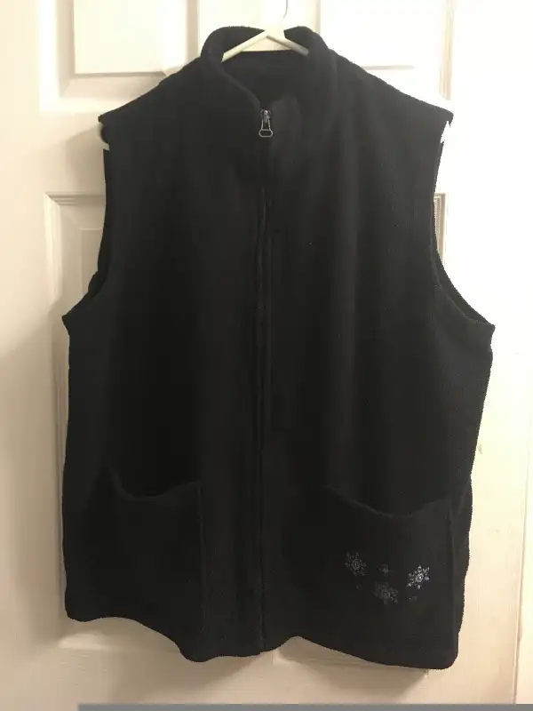 Ladies Fleece Vest in Women's - Tops & Outerwear in Winnipeg - Image 4