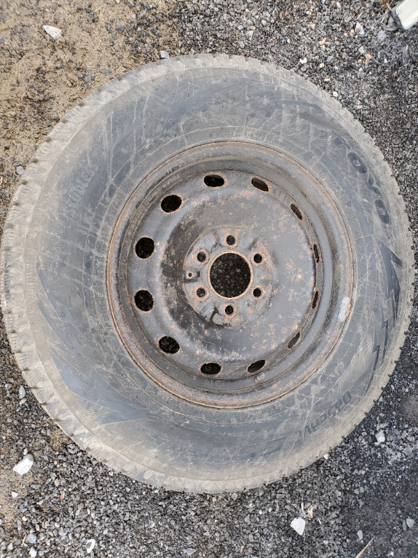 pneus hiver sur jantes toyo 265/70R17 dans Autre  à Saint-Jean-sur-Richelieu