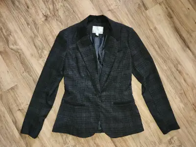 Women's blazer for sale. By Dynamite. Tag says XS, fits more like a size Small. Black colour with ch...