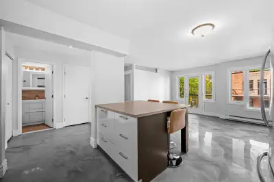 Stunning 5½ with 2 bedrooms and 1 parking space!!!