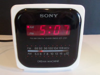 SONY ICF-C121 Dream Machine Cube AM/FM Radio Alarm Clock