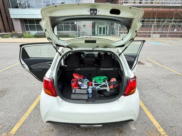 2015 Yaris LE557469074278983689