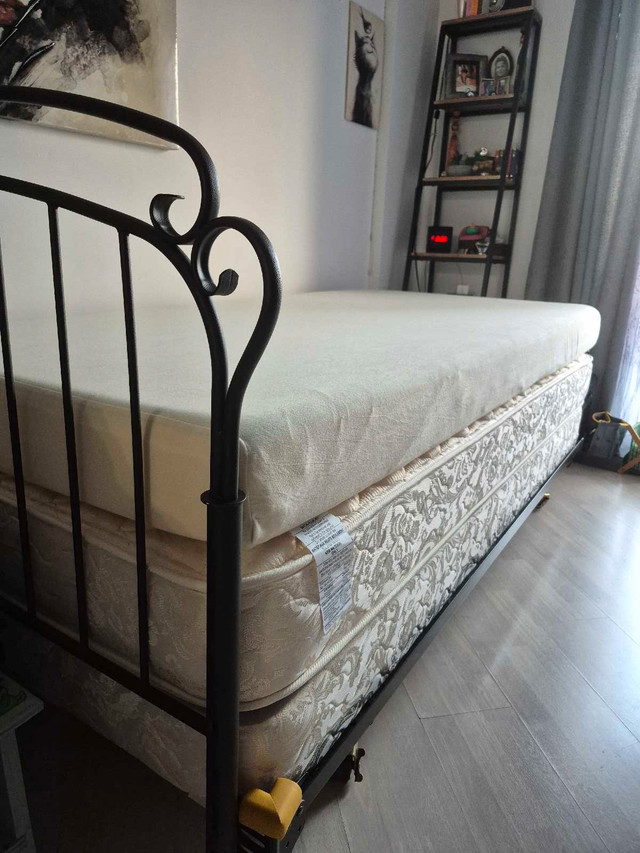 Lit simple pour adulte dans Lits et matelas  à Sherbrooke