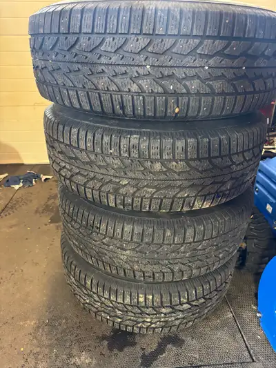 4x Ford F150 / Ford Expedition winter wheels Pneus d’hiver Ford F150 / Expedition Authentic Ford rim...