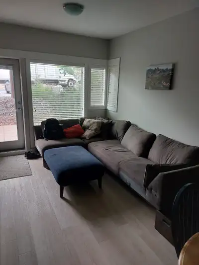 Roommate wanted for 2 bedroom, 1.5 bath apartment in Sun Rivers. Rent $1,100 plus utilities (electri...