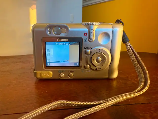 EUC Canon PowerShot A75 3.2MP Digital Camera Silver63234499665921123