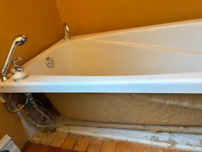 Bain avec robinet , View more