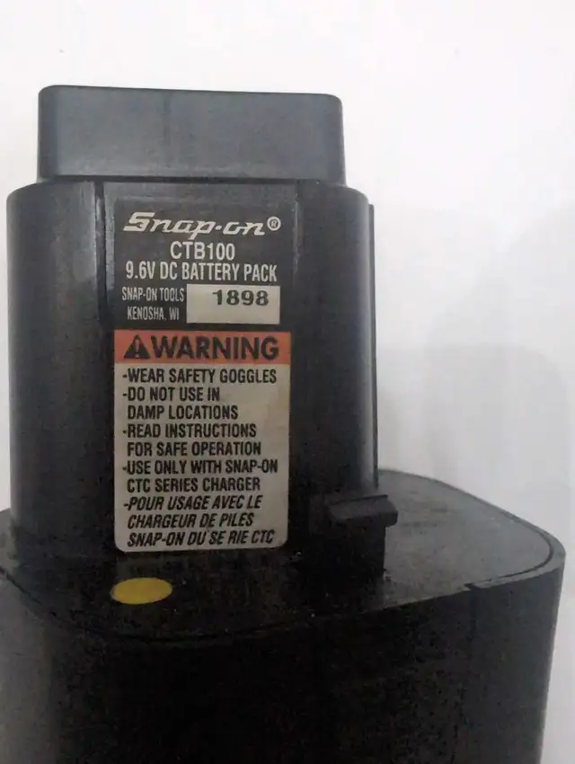 Snap-on 3/8" drive cordless impact wrench and charger set in Power Tools in Kitchener / Waterloo - Image 6