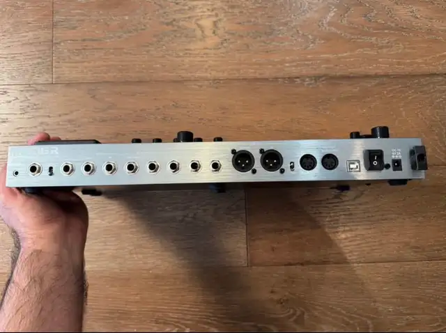 MOOERGE300 Amp Modelling, Multi Effects, Guitar Pedal in Amps & Pedals in City of Toronto - Image 4