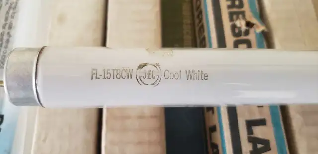 Lot 27 x 15 watts Fluorescent lamp light bulbs  in Indoor Lighting & Fans in Ottawa - Image 5