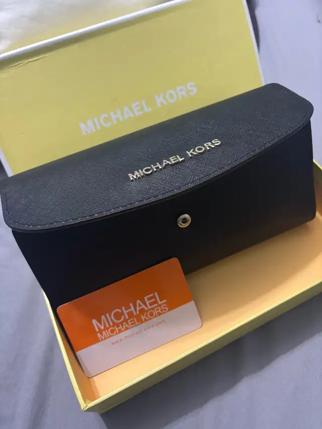 Michael Kors Wallet  in Women's - Bags & Wallets in Sudbury - Image 3